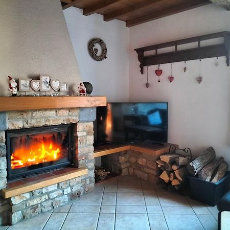 Gite La Dame Au Lit Gite A La Ferme Momignies Dış mekan fotoğraf